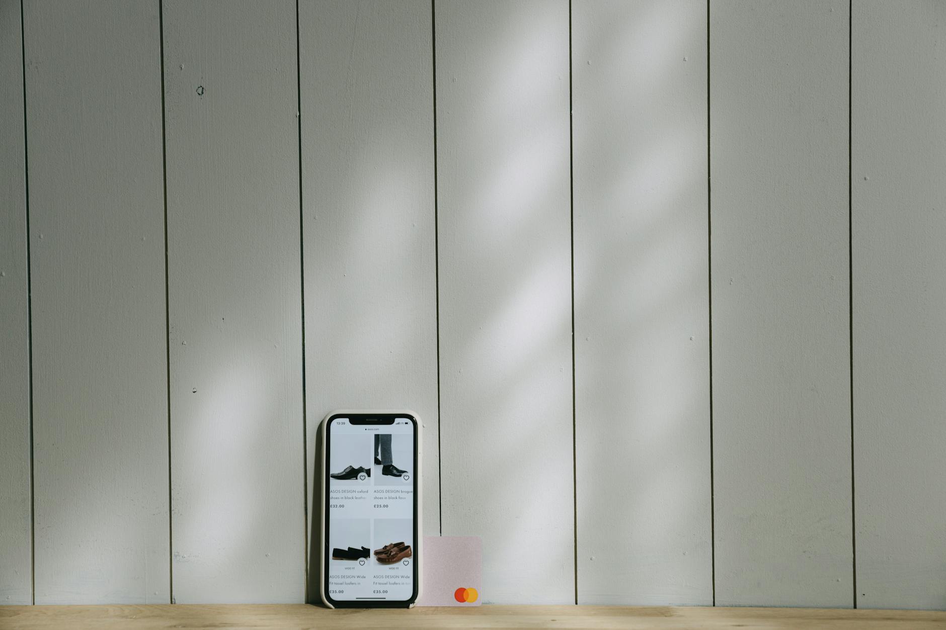 Minh họa giao dịch nạp rút an toàn trên nền tảng trực tuyến