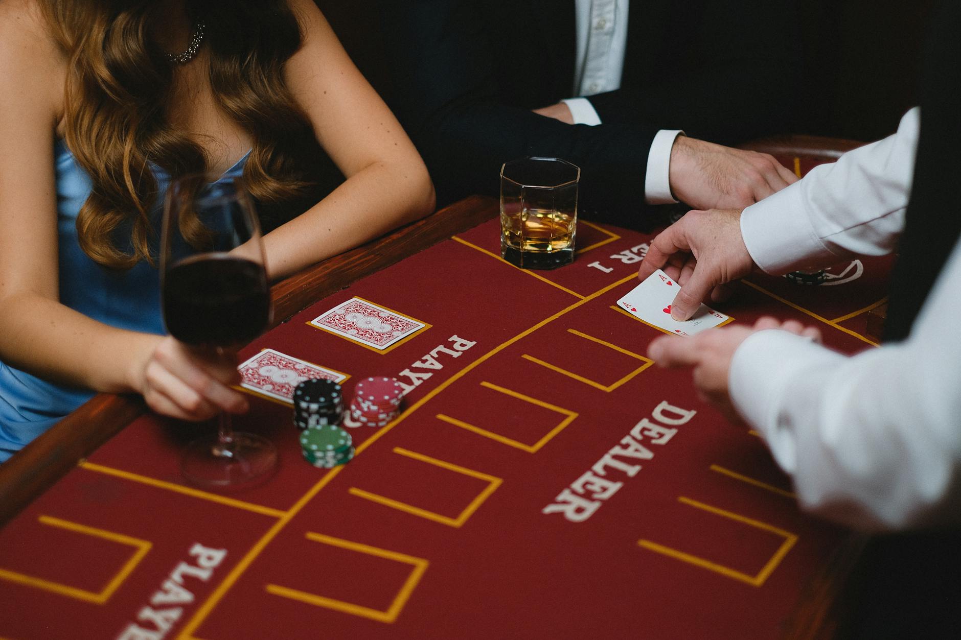 Người chơi theo dõi vốn và mức dừng lỗ khi chơi baccarat