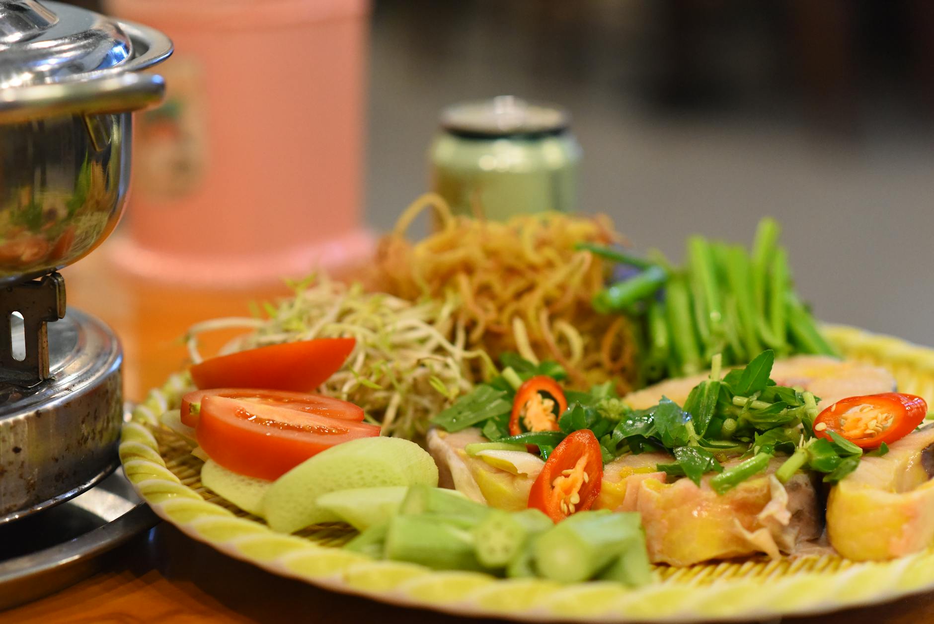 Cận cảnh chân và cấu trúc thân của gà chọi