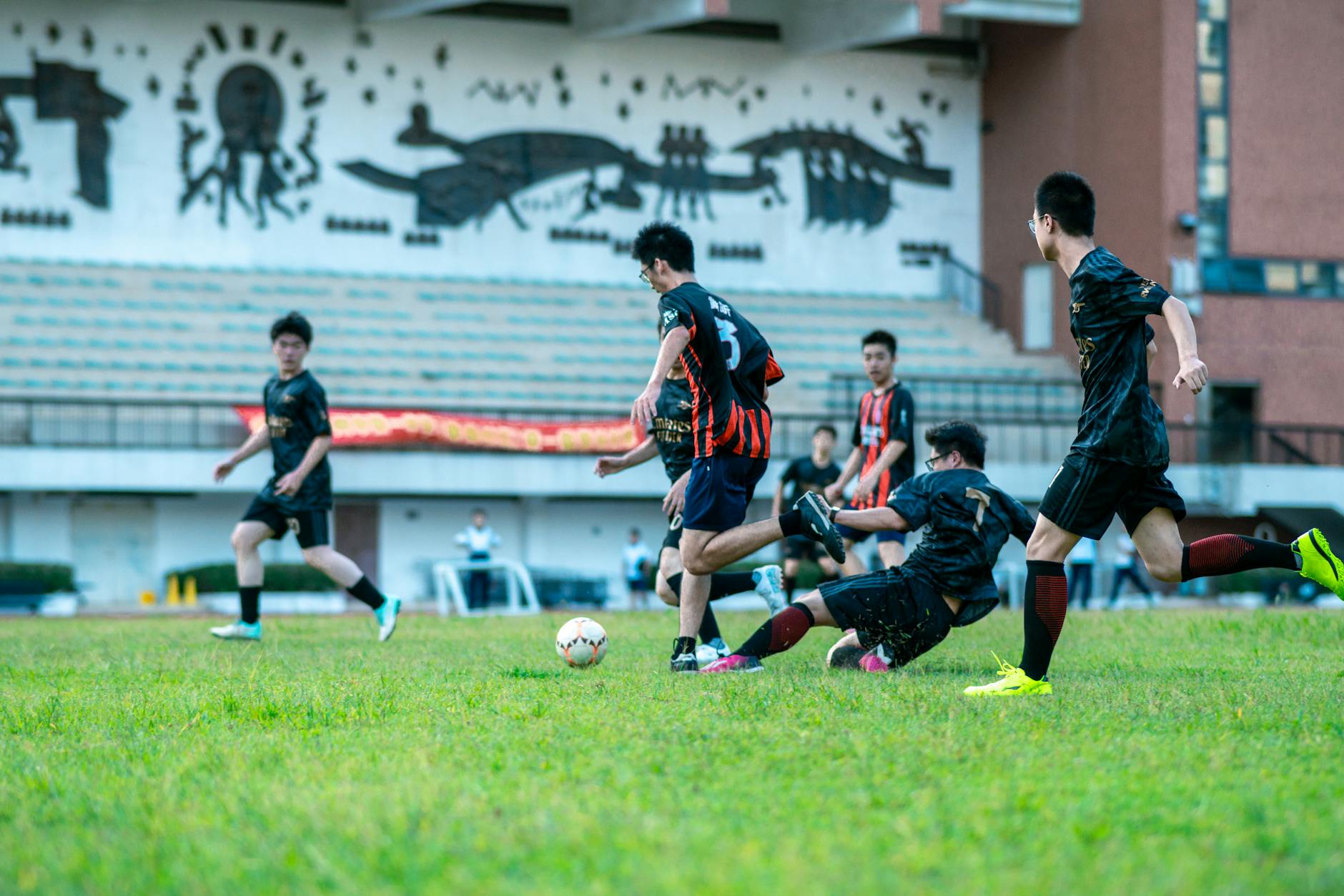 So sánh trận đấu ít bàn và nhiều bàn trong phân tích kèo tài xỉu