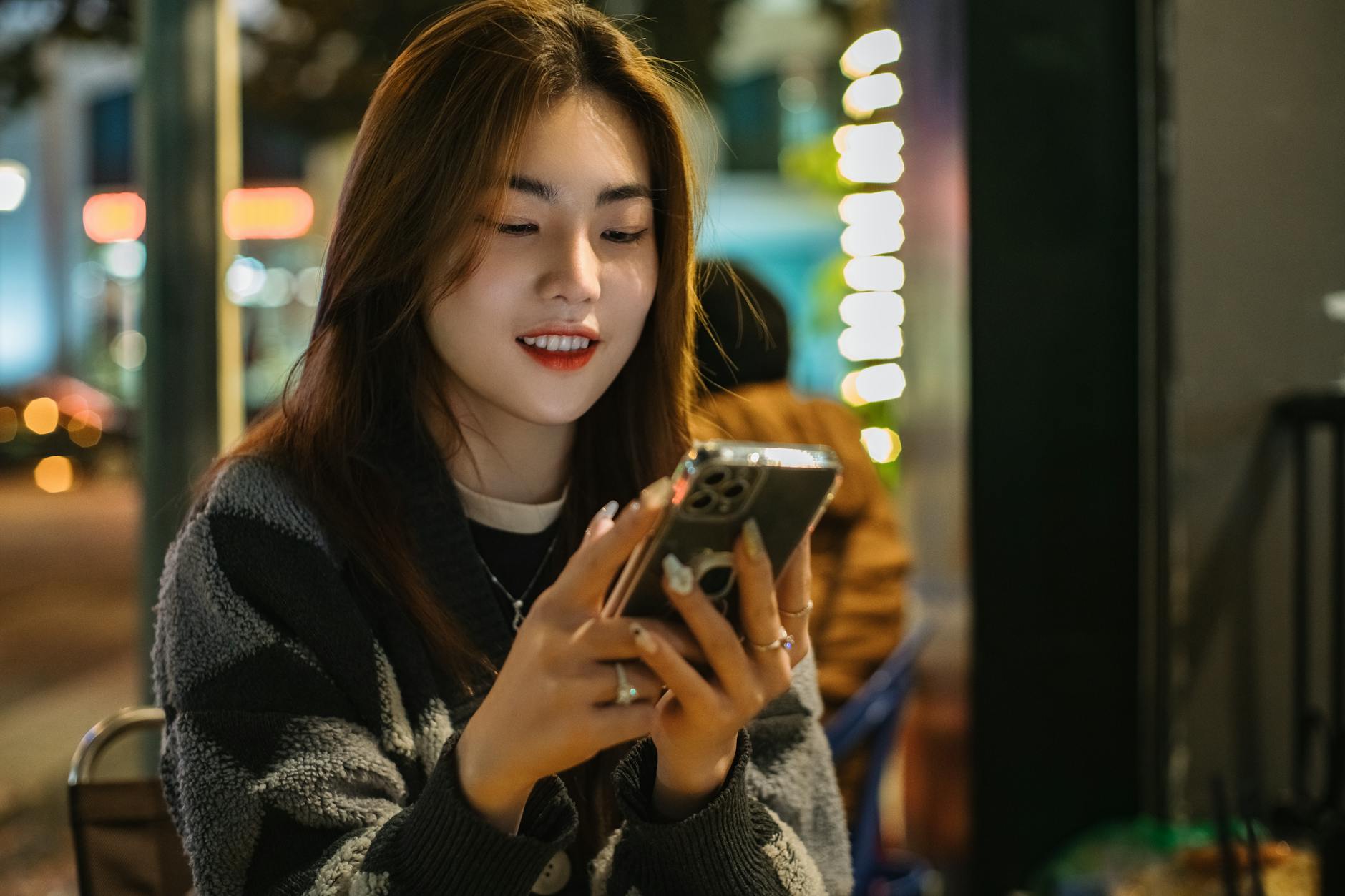 Người dùng theo dõi kỳ quay xổ số nhanh trên điện thoại với đồng hồ đếm ngược rõ ràng